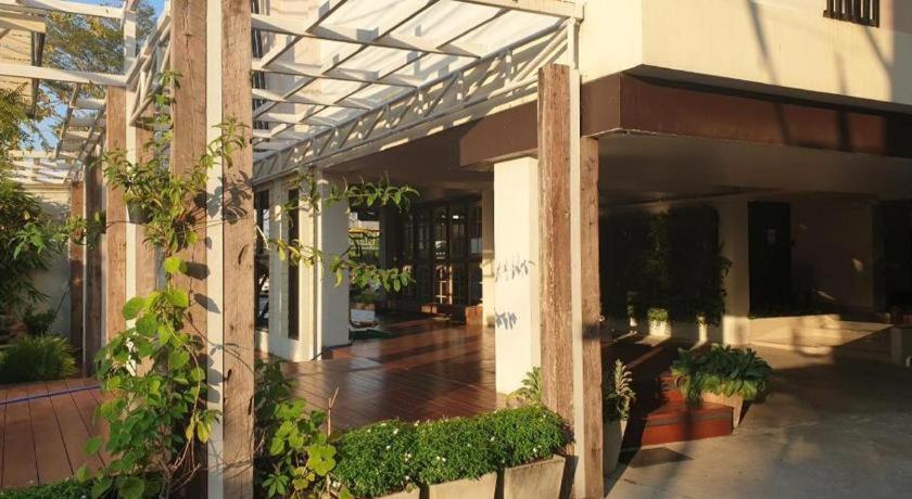 Thousand-Ten Thousand Hotel Bangkok Exterior photo